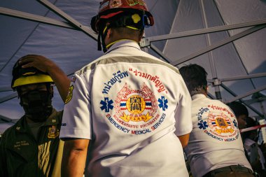 Bangkok, Tayland, 28 Mart 2025 'te Bangkok' taki kurtarma ekipleri, depremin Tayland başkentini vurmasından sonra yıkılan yüksek binaların inşaatı devam ediyor..