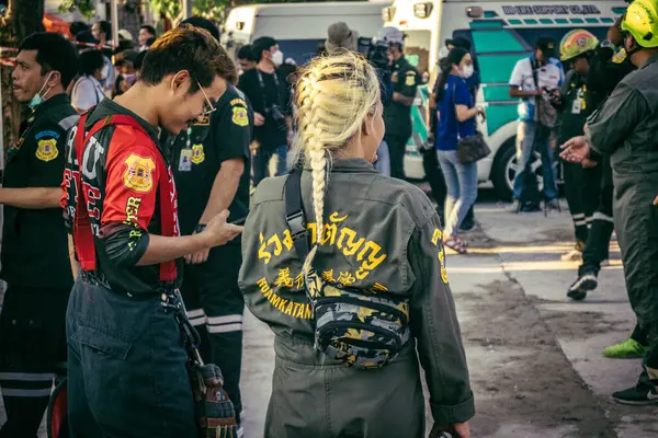 Bangkok, Tayland, 28 Mart 2025 'te Bangkok' taki kurtarma ekipleri, depremin Tayland başkentini vurmasından sonra yıkılan yüksek binaların inşaatı devam ediyor..