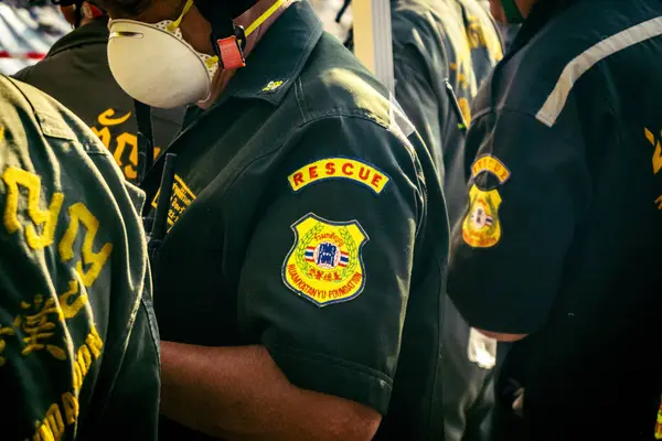 Bangkok, Tayland, 28 Mart 2025 'te Bangkok' taki kurtarma ekipleri, depremin Tayland başkentini vurmasından sonra yıkılan yüksek binaların inşaatı devam ediyor..