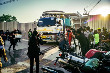 Bangkok, Tayland, 28 Mart 2025 'te Bangkok' taki kurtarma ekipleri, depremin Tayland başkentini vurmasından sonra yıkılan yüksek binaların inşaatı devam ediyor..