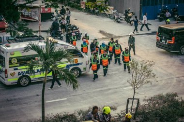 Bangkok, Tayland, 28 Mart 2025 'te Bangkok' taki kurtarma ekipleri, depremin Tayland başkentini vurmasından sonra yıkılan yüksek binaların inşaatı devam ediyor..