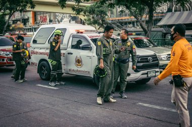 Bangkok, Tayland, 28 Mart 2025 'te Bangkok' taki kurtarma ekipleri, depremin Tayland başkentini vurmasından sonra yıkılan yüksek binaların inşaatı devam ediyor..