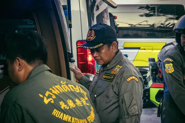 Bangkok, Tayland, 28 Mart 2025 'te Bangkok' taki kurtarma ekipleri, depremin Tayland başkentini vurmasından sonra yıkılan yüksek binaların inşaatı devam ediyor..