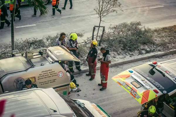 Bangkok, Tayland, 28 Mart 2025 'te Bangkok' taki kurtarma ekipleri, depremin Tayland başkentini vurmasından sonra yıkılan yüksek binaların inşaatı devam ediyor..