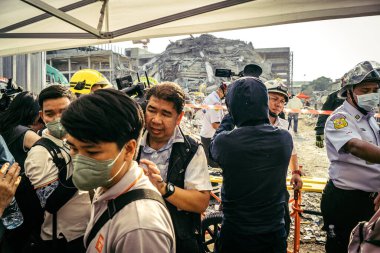 Bangkok, Tayland, 28 Mart 2025 'te Bangkok' taki kurtarma ekipleri, depremin Tayland başkentini vurmasından sonra yıkılan yüksek binaların inşaatı devam ediyor..
