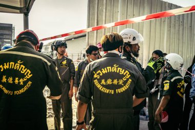 Bangkok, Tayland, 28 Mart 2025 'te Bangkok' taki kurtarma ekipleri, depremin Tayland başkentini vurmasından sonra yıkılan yüksek binaların inşaatı devam ediyor..