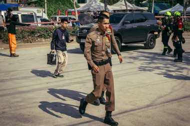 Bangkok, Tayland, 29 Mart 2025. Kurtarma ekipleri, Bangkok 'taki deprem sonrasında çöken, inşaat halindeki bir yüksek binanın şantiyesinde çalışıyor. Birçok kurban hala enkaz altında..