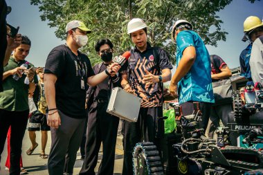 Bangkok, Tayland, 29 Mart 2025. Kurtarma ekipleri robotları, Tayland başkentini deprem vurduktan sonra çöken yüksek katlı bir binanın inşaatında hayatta kalanları bulmak için kullanıyor..