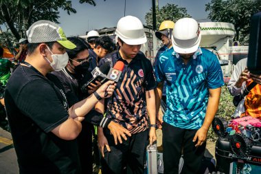 Bangkok, Tayland, 29 Mart 2025. Kurtarma ekipleri robotları, Tayland başkentini deprem vurduktan sonra çöken yüksek katlı bir binanın inşaatında hayatta kalanları bulmak için kullanıyor..