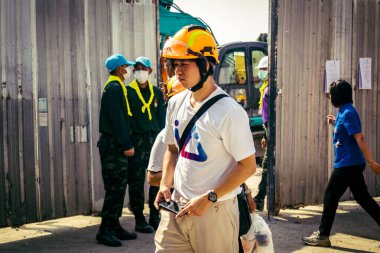 Bangkok, Tayland, 29 Mart 2025. Kurtarma ekipleri robotları, Tayland başkentini deprem vurduktan sonra çöken yüksek katlı bir binanın inşaatında hayatta kalanları bulmak için kullanıyor..