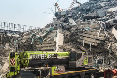 Bangkok, Tayland, 29 Mart 2025. Tayland başkentini vuran depremden sonra çöken inşaat halindeki yüksek binaların bulunduğu bölgede..