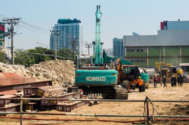 Bangkok, Tayland, 29 Mart 2025. Tayland başkentini vuran depremden sonra çöken inşaat halindeki yüksek binaların bulunduğu bölgede..