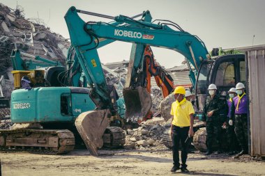 Bangkok, Tayland, 29 Mart 2025. Tayland başkentini vuran depremden sonra çöken inşaat halindeki yüksek binaların bulunduğu bölgede..