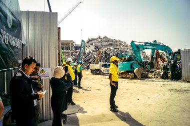 Bangkok, Tayland, 29 Mart 2025. Tayland başkentini vuran depremden sonra çöken inşaat halindeki yüksek binaların bulunduğu bölgede..