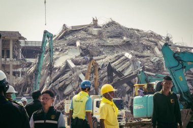Bangkok, Tayland, 29 Mart 2025. Tayland başkentini vuran depremden sonra çöken inşaat halindeki yüksek binaların bulunduğu bölgede..