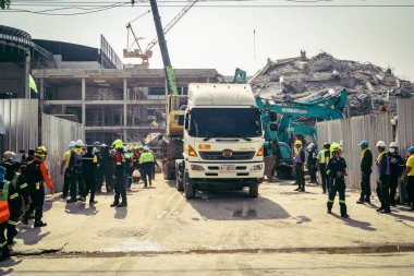 Bangkok, Tayland, 29 Mart 2025. Tayland başkentini vuran depremden sonra çöken inşaat halindeki yüksek binaların bulunduğu bölgede..