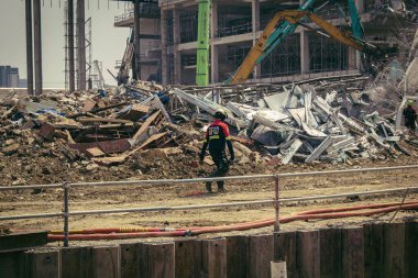 Bangkok, Tayland, 29 Mart 2025. Tayland başkentini vuran depremden sonra çöken inşaat halindeki yüksek binaların bulunduğu bölgede..
