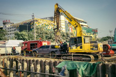 Bangkok, Tayland, 29 Mart 2025. Tayland başkentini vuran depremden sonra çöken inşaat halindeki yüksek binaların bulunduğu bölgede..