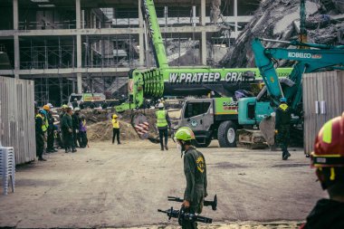 Bangkok, Tayland, 29 Mart 2025. Tayland başkentini vuran depremden sonra çöken inşaat halindeki yüksek binaların bulunduğu bölgede..