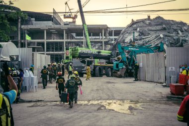 Bangkok, Tayland, 29 Mart 2025. Tayland başkentini vuran depremden sonra çöken inşaat halindeki yüksek binaların bulunduğu bölgede..