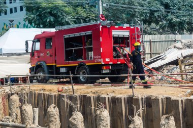 Bangkok, Tayland, 29 Mart 2025. Tayland başkentini vuran depremden sonra çöken inşaat halindeki yüksek binaların bulunduğu bölgede..