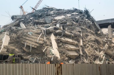 Bangkok, Tayland, 29 Mart 2025. Tayland başkentini vuran depremden sonra çöken inşaat halindeki yüksek binaların bulunduğu bölgede..