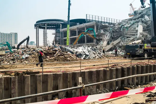 Bangkok, Tayland, 29 Mart 2025. Tayland başkentini vuran depremden sonra çöken inşaat halindeki yüksek binaların bulunduğu bölgede..