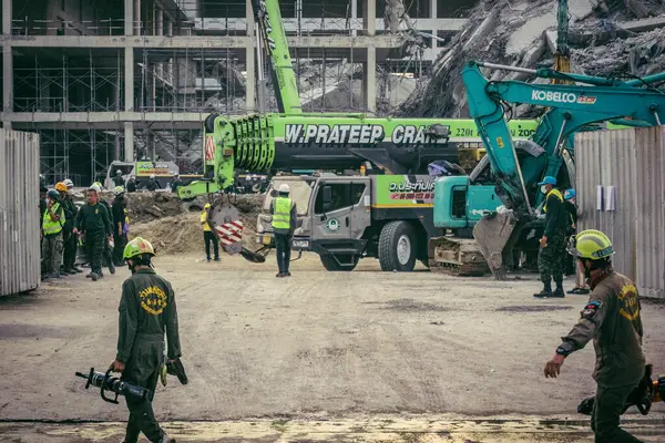 Bangkok, Tayland, 29 Mart 2025. Tayland başkentini vuran depremden sonra çöken inşaat halindeki yüksek binaların bulunduğu bölgede..