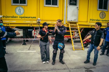Bangkok, Tayland, 31 Mart 2025 'te Bangkok depremi sonrası yıkılan yüksek binaların inşaatında çalışan kurtarma ekipleri. Birçok kurban hala enkaz altında..