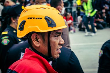 Bangkok, Tayland, 31 Mart 2025 'te Bangkok depremi sonrası yıkılan yüksek binaların inşaatında çalışan kurtarma ekipleri. Birçok kurban hala enkaz altında..