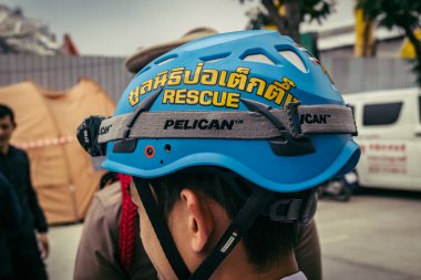 Bangkok, Tayland, 31 Mart 2025 'te Bangkok depremi sonrası yıkılan yüksek binaların inşaatında çalışan kurtarma ekipleri. Birçok kurban hala enkaz altında..