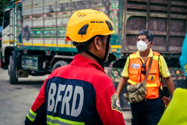 Bangkok, Tayland, 31 Mart 2025 'te Bangkok depremi sonrası yıkılan yüksek binaların inşaatında çalışan kurtarma ekipleri. Birçok kurban hala enkaz altında..