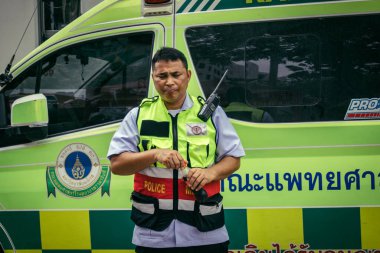 Bangkok, Tayland, 31 Mart 2025 'te Bangkok depremi sonrası yıkılan yüksek binaların inşaatında çalışan kurtarma ekipleri. Birçok kurban hala enkaz altında..