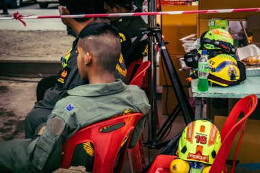 Bangkok, Tayland, 31 Mart 2025 'te Bangkok depremi sonrası yıkılan yüksek binaların inşaatında çalışan kurtarma ekipleri. Birçok kurban hala enkaz altında..