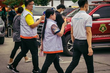 Bangkok, Tayland, 31 Mart 2025 'te Bangkok depremi sonrası yıkılan yüksek binaların inşaatında çalışan kurtarma ekipleri. Birçok kurban hala enkaz altında..