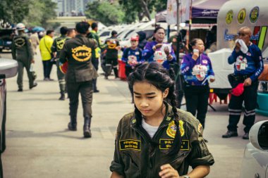 Bangkok, Tayland, 31 Mart 2025 'te Bangkok depremi sonrası yıkılan yüksek binaların inşaatında çalışan kurtarma ekipleri. Birçok kurban hala enkaz altında..