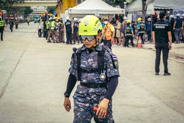 Bangkok, Tayland, 31 Mart 2025 'te Bangkok depremi sonrası yıkılan yüksek binaların inşaatında çalışan kurtarma ekipleri. Birçok kurban hala enkaz altında..