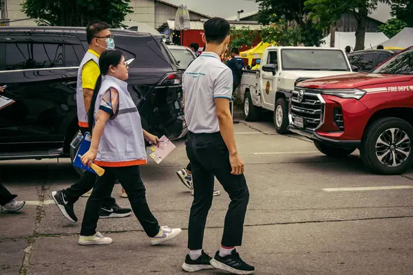 Bangkok, Tayland, 31 Mart 2025 'te Bangkok depremi sonrası yıkılan yüksek binaların inşaatında çalışan kurtarma ekipleri. Birçok kurban hala enkaz altında..