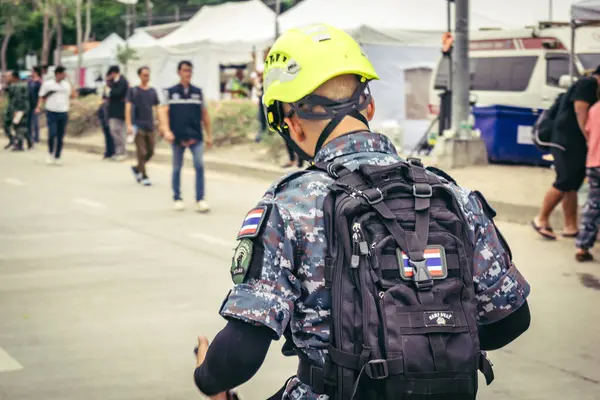 Bangkok, Tayland, 31 Mart 2025 'te Bangkok depremi sonrası yıkılan yüksek binaların inşaatında çalışan kurtarma ekipleri. Birçok kurban hala enkaz altında..