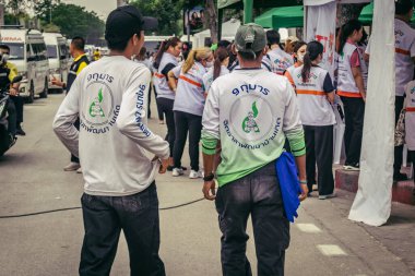 Bangkok, Tayland, 31 Mart 2025 'te Bangkok depremi sonrası yıkılan yüksek binaların inşaatında çalışan kurtarma ekipleri. Birçok kurban hala enkaz altında..