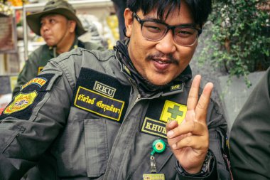 Bangkok, Tayland, 31 Mart 2025 'te Bangkok depremi sonrası yıkılan yüksek binaların inşaatında çalışan kurtarma ekipleri. Birçok kurban hala enkaz altında..