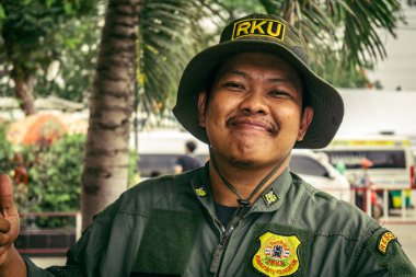 Bangkok, Tayland, 31 Mart 2025 'te Bangkok depremi sonrası yıkılan yüksek binaların inşaatında çalışan kurtarma ekipleri. Birçok kurban hala enkaz altında..