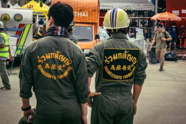 Bangkok, Tayland, 31 Mart 2025 'te Bangkok depremi sonrası yıkılan yüksek binaların inşaatında çalışan kurtarma ekipleri. Birçok kurban hala enkaz altında..