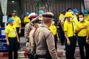 Bangkok, Tayland, 31 Mart 2025 'te Bangkok' ta meydana gelen depremden sonra çökmüş bir binada kolluk kuvvetleri görevlendirildi. Birçok kurban hala enkaz altında..