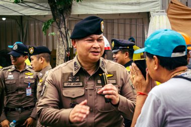 Bangkok, Tayland, 31 Mart 2025 'te Bangkok' ta meydana gelen depremden sonra çökmüş bir binada kolluk kuvvetleri görevlendirildi. Birçok kurban hala enkaz altında..
