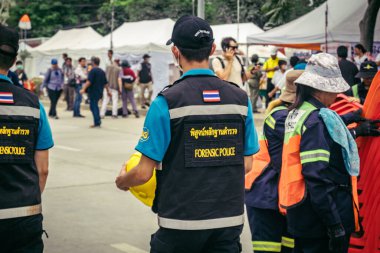 Bangkok, Tayland, 31 Mart 2025 'te Bangkok' ta meydana gelen depremden sonra çökmüş bir binada kolluk kuvvetleri görevlendirildi. Birçok kurban hala enkaz altında..