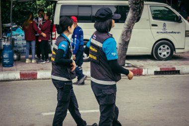 Bangkok, Tayland, 31 Mart 2025 'te Bangkok' ta meydana gelen depremden sonra çökmüş bir binada kolluk kuvvetleri görevlendirildi. Birçok kurban hala enkaz altında..