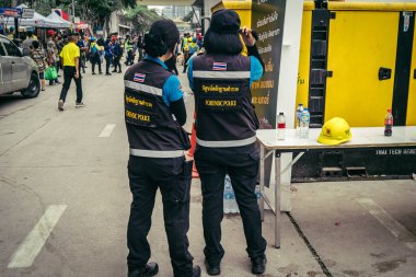 Bangkok, Tayland, 31 Mart 2025 'te Bangkok' ta meydana gelen depremden sonra çökmüş bir binada kolluk kuvvetleri görevlendirildi. Birçok kurban hala enkaz altında..