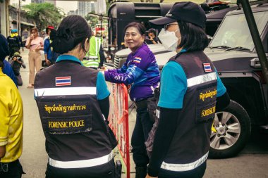Bangkok, Tayland, 31 Mart 2025 'te Bangkok' ta meydana gelen depremden sonra çökmüş bir binada kolluk kuvvetleri görevlendirildi. Birçok kurban hala enkaz altında..