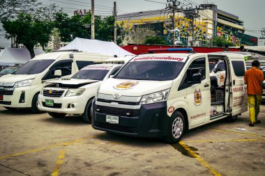Bangkok, Tayland, 31 Mart 2025 'te Bangkok' ta meydana gelen depremden sonra yıkılan bir binanın inşaatı devam ediyor. Birçok kurban hala enkaz altında..